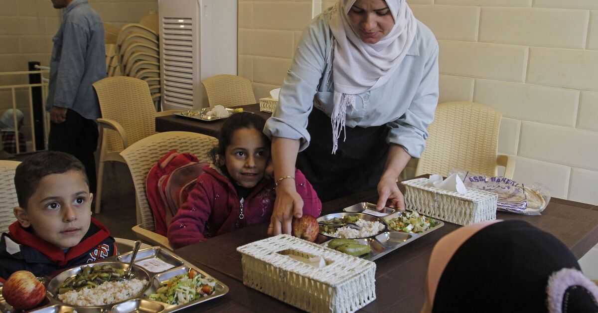 Economic meltdown in Lebanon leaves schoolchildren hungry