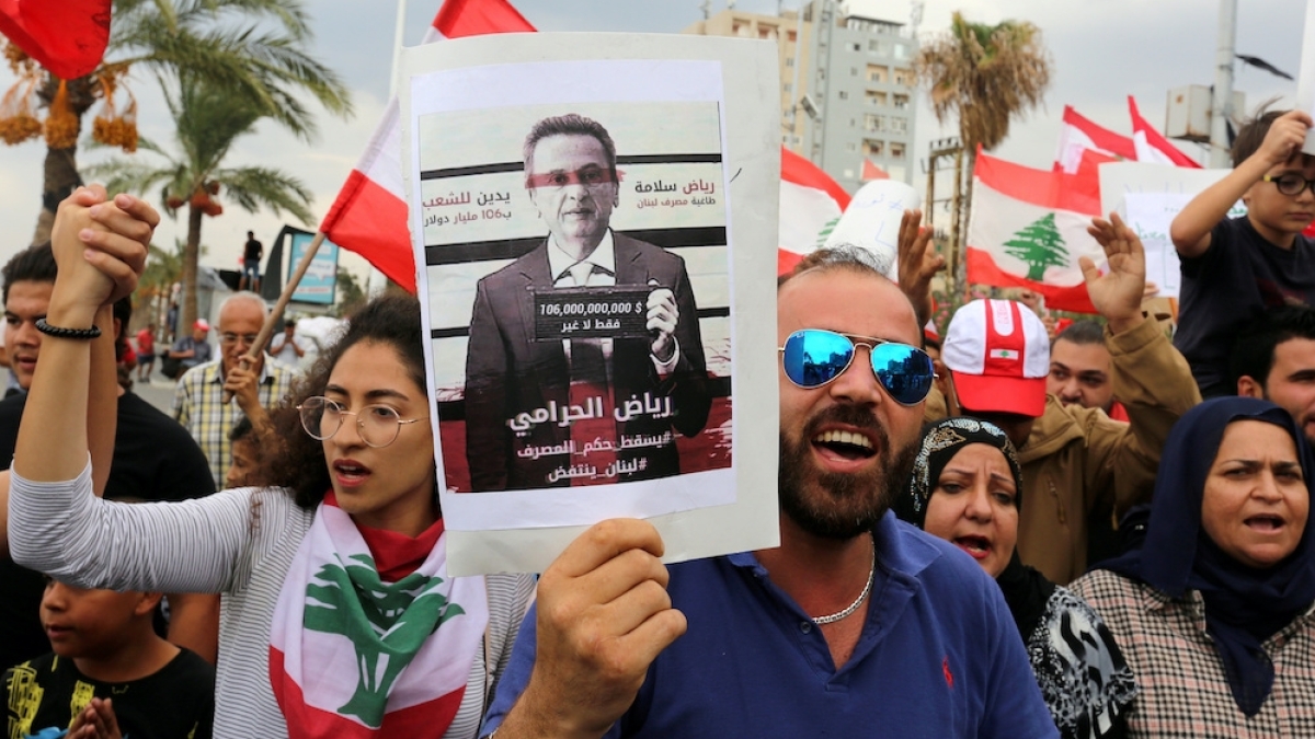 Now a wanted man, Lebanon&rsquo;s central bank head steps down